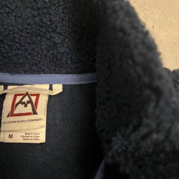 Outdoor Supply vest - Picture 3 of 3